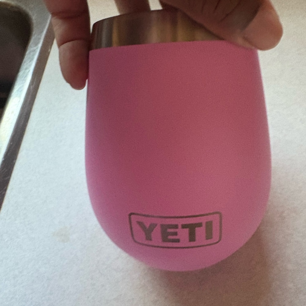 YETI Pink Wine Tumbler bnwt